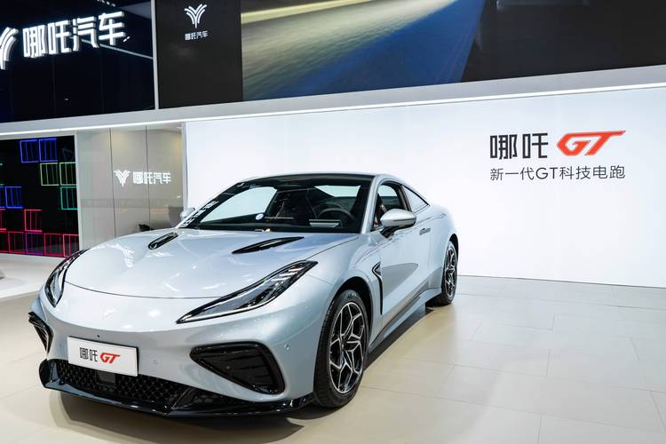 东莞89哪吒汽车在智能汽车领域的表现，领途汽车在新能源汽车市场中的影响力